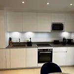 Elegant Apartment Close To Croisette And Palais De Festival With Garage