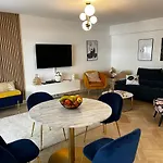 Elegant Apartment Close To Croisette And Palais De Festival With Garage