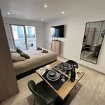 Superbe Studio Avec Balcon Rue D\'Antibes