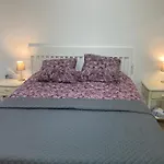 Chambre Parentale , Salle De Bain Privee, Acces Plages & Vue Mer Du Salon Dans Appartement Partage Chez L\'Habitant ,, Master Bedroom, Private Bathroom, Beach Access & Sea View , At Inhabitant\'S House