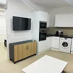 Appartement 2 Pieces Renove Avec Clim, Wi-Fi Et Tout Equipe - Proche De Rue D\'Antibes Et Palais Des Festivals