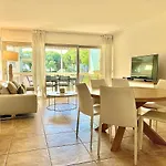 Luxurious 2-Bedroom Pointe Croisette, Sea View, Private Parking