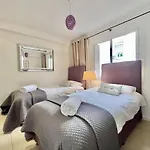 Appartement De Deux Chambres A Coucher Pres De La Croisette A Cannes