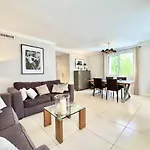 Appartement De Deux Chambres A Coucher Pres De La Croisette A Cannes