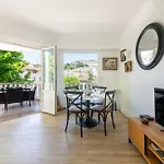 Cozy 2-Br Apartment 6 Minutes From The Beach