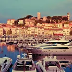 Cannes A 100 Metres Du Palais Et Des Plages