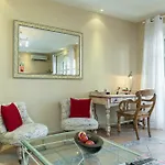 Lovely 2 Bed 2 Bath Apartment In Cannes On Rue Antibea Easy Walk To The Palais 224