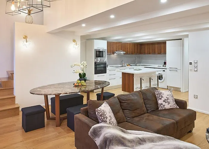 Sunlight Properties - Palme D Or - 2 Bedrooms, Modern Holiday Rental Apartment, Hyper Central