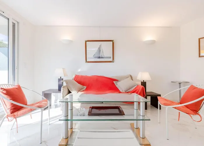 Luxurious 2-Room Apartment In Palm Beach