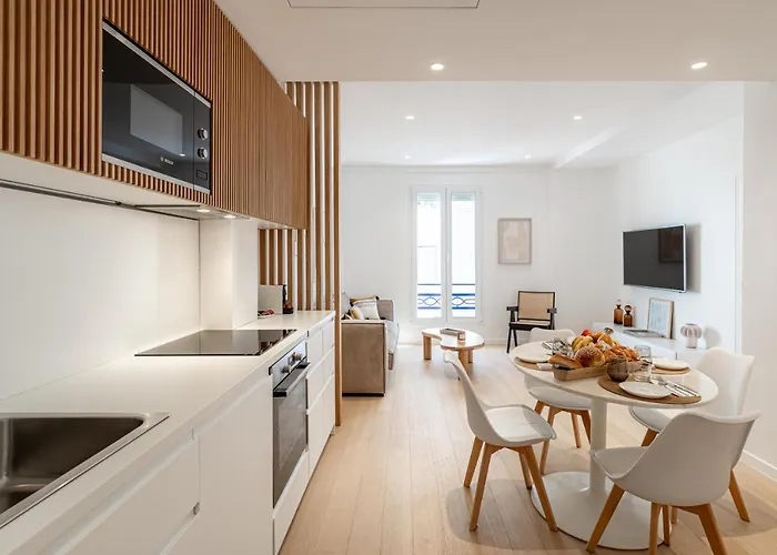 Two Bedroom Flat Steps Away From Croisette Cannes