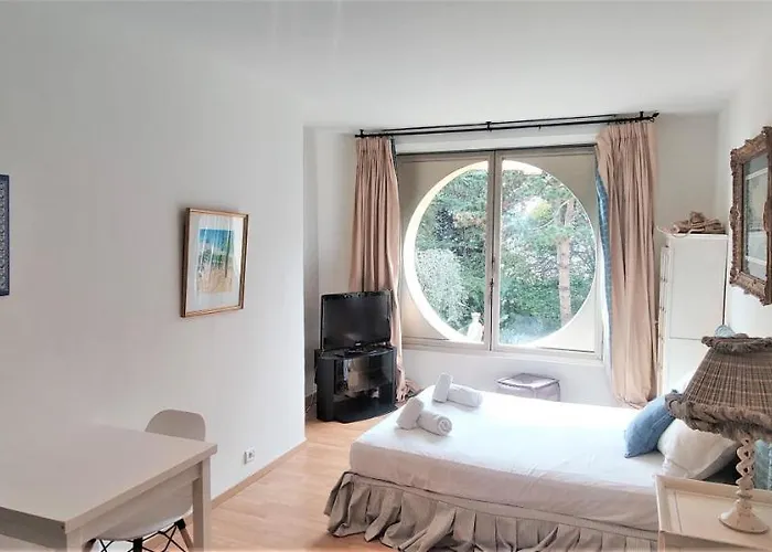 Cozy Studio Equipped With Indoor Heated Pool In Standing Residence