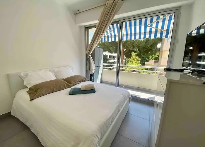 Centre Cannes Martinez, Beau F2 Avec Terrasse