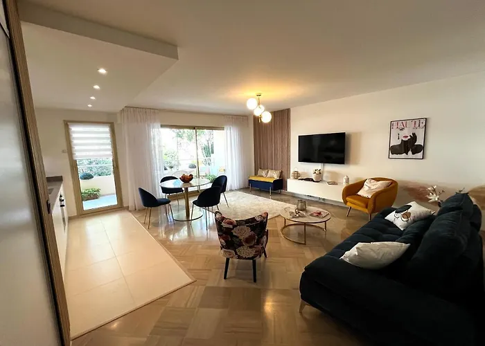 Elegant Apartment Close To Croisette And Palais De Festival With Garage