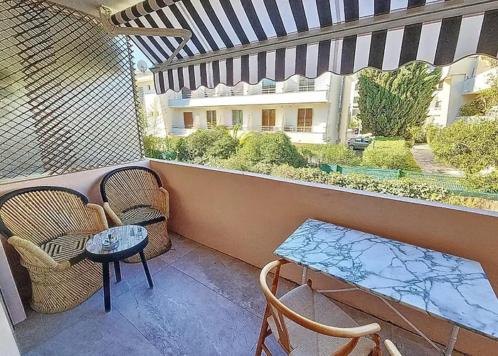Henri Camille Real Estate -Copacabana - Adorable Studio Au Palm Beach