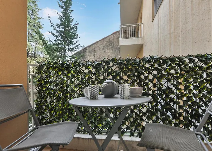 Beautiful Apartment In Cannes With Kitchen