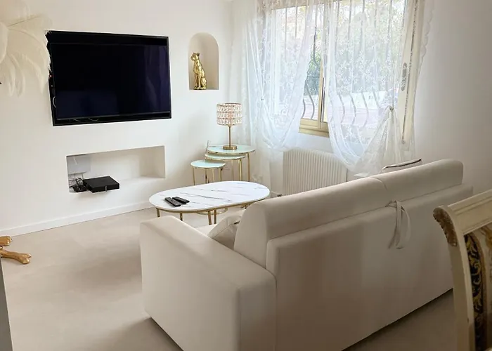 Beau 2 Pieces 55M2 10 Min A Pied Du Centre De Cannes