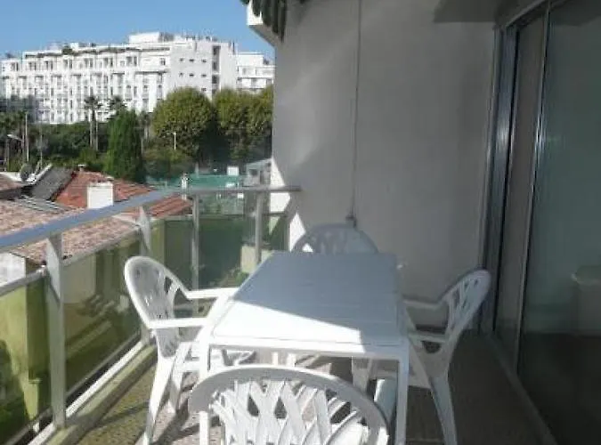 Velasquez One Bed