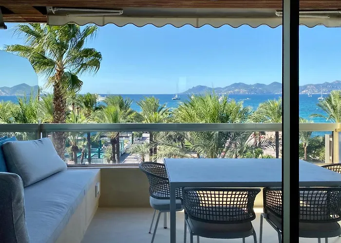 Blvd De La Croisette 82A, Cannes, La Reale