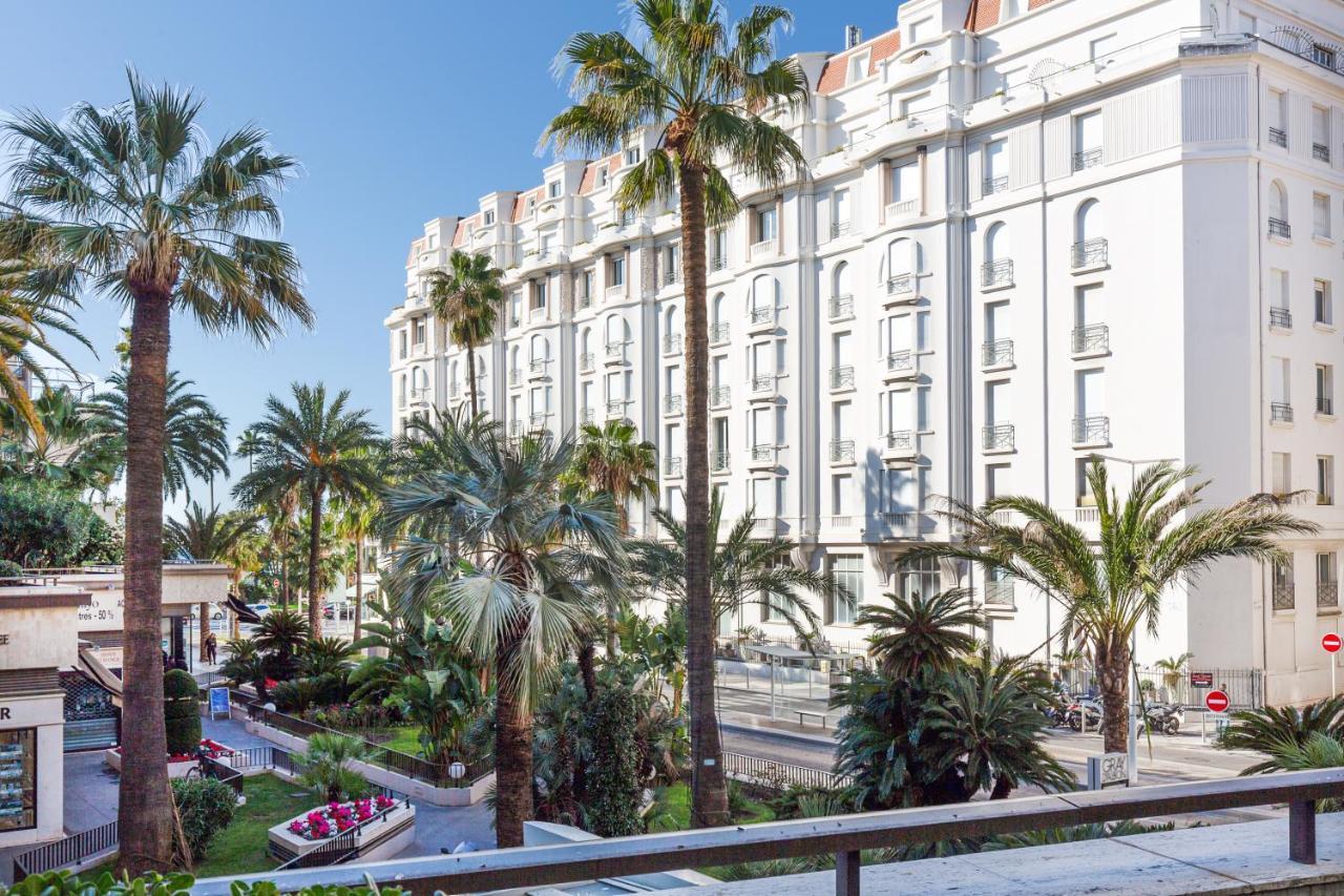 Gray D'albion Yourhosthelper * Cannes