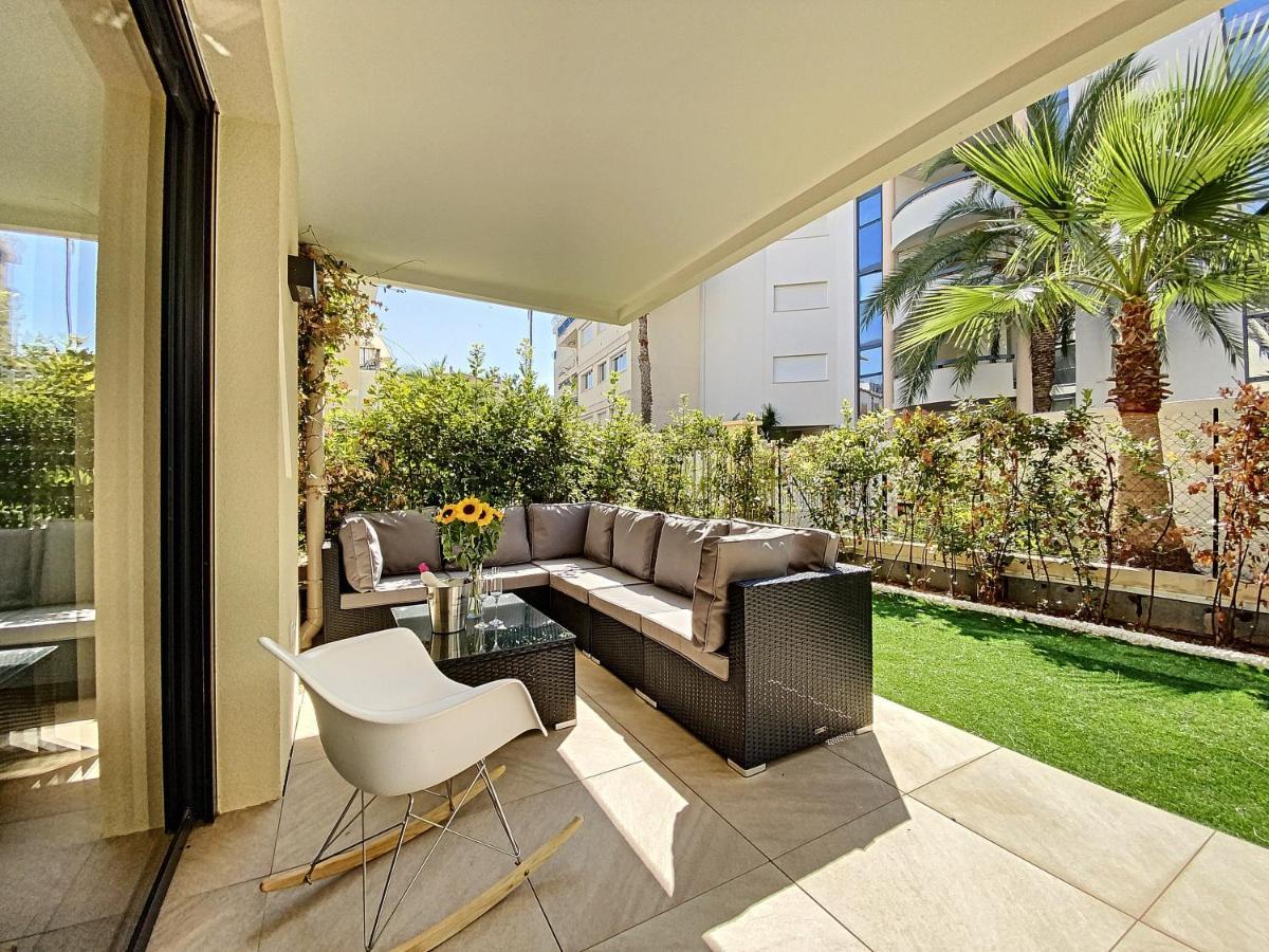 Palm With A Swimming Pool * Cannes
