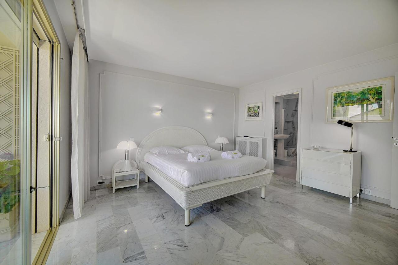 Big 2 Bedrooms View On Lerins Islands . Cannes