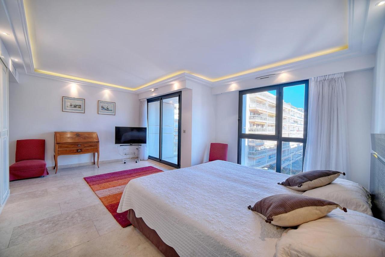 Carlton Riviera Apartment