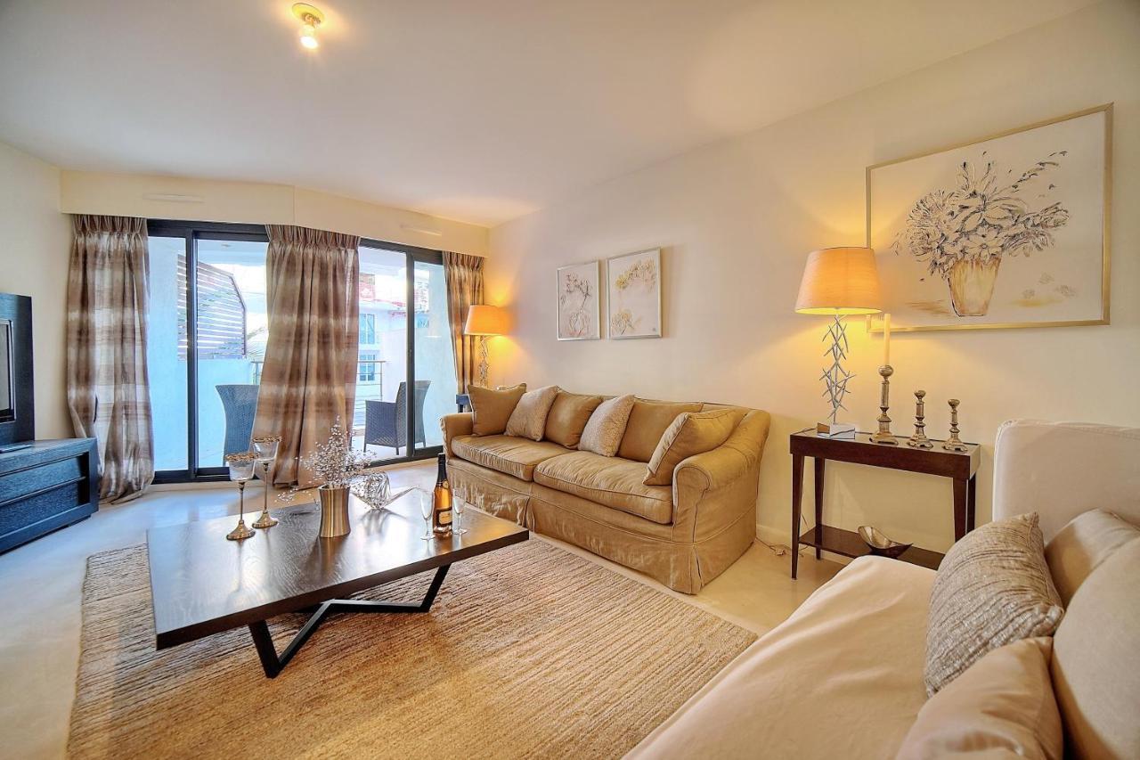 Carlton Riviera *