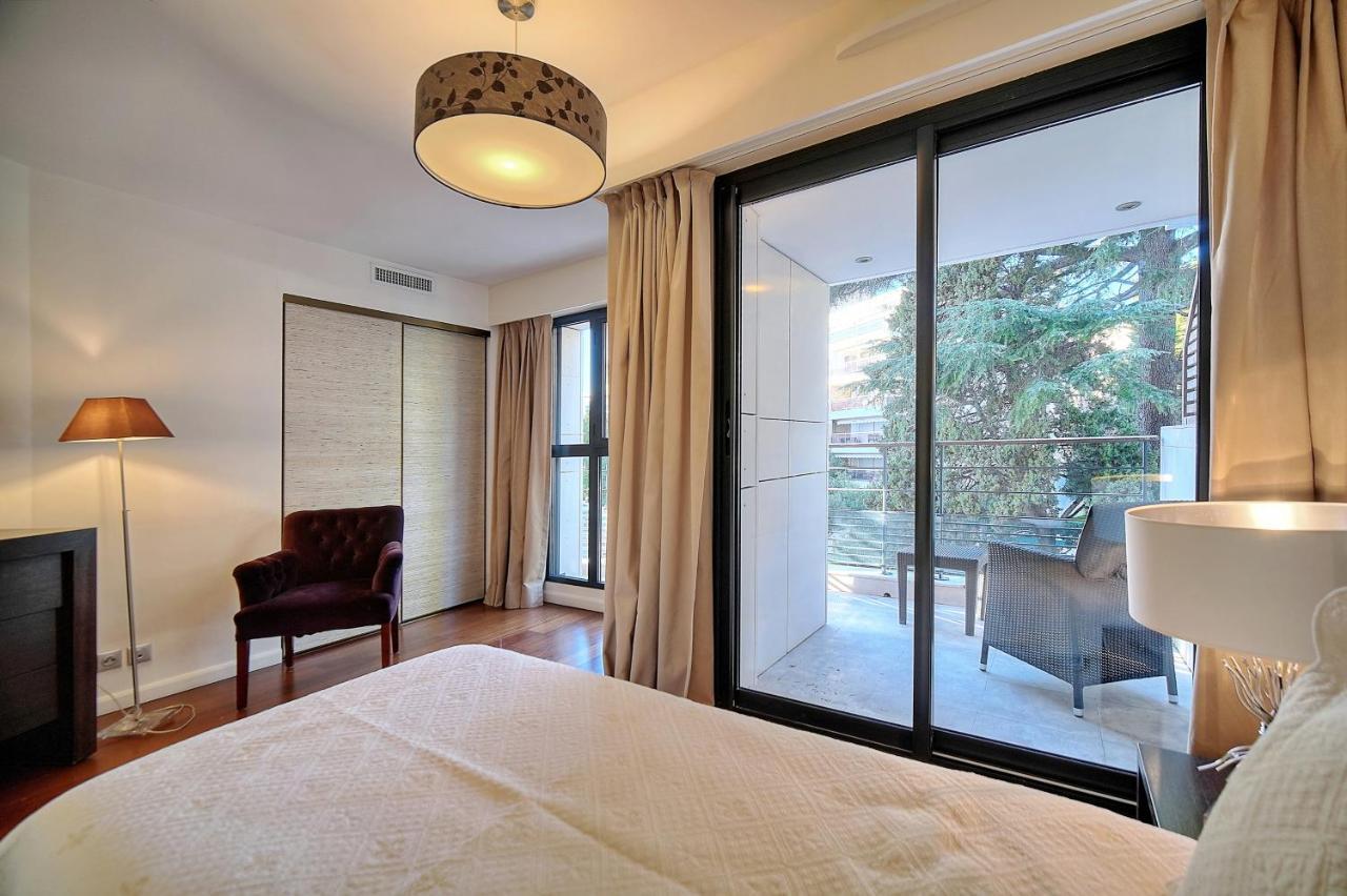 Carlton Riviera *