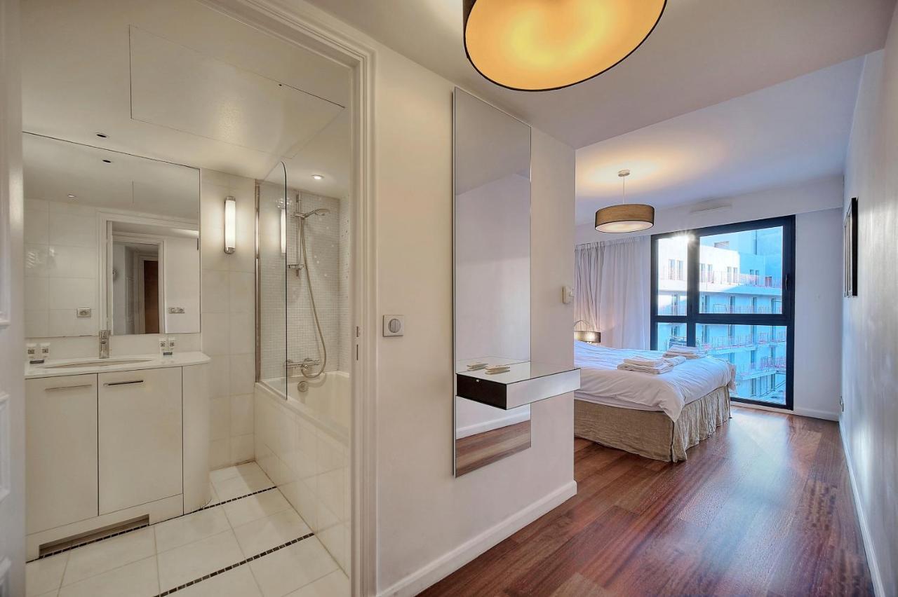 Carlton Riviera Apartment
