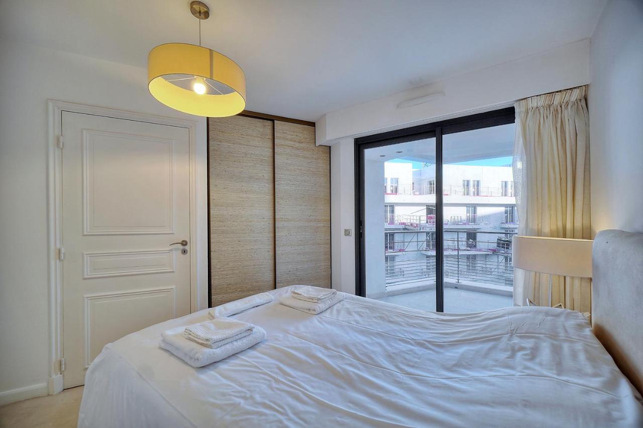 Carlton Riviera *