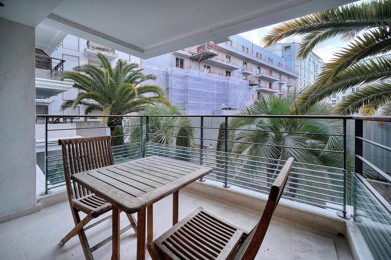 Carlton Riviera *