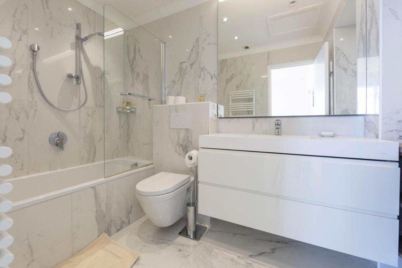 3 125 M2 Avec Vue Exceptionnelle Face A La * Cannes