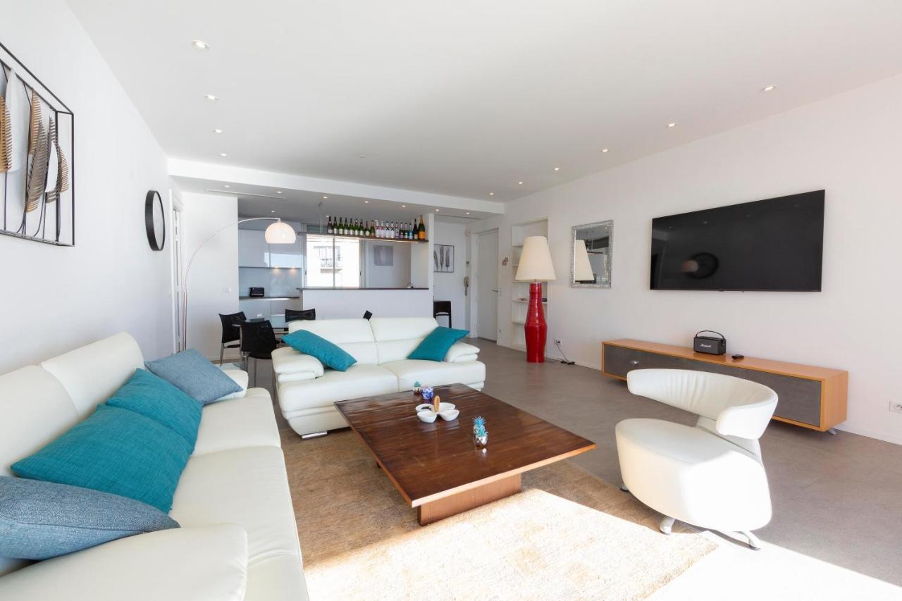3 125 M2 Avec Vue Exceptionnelle Face A La *