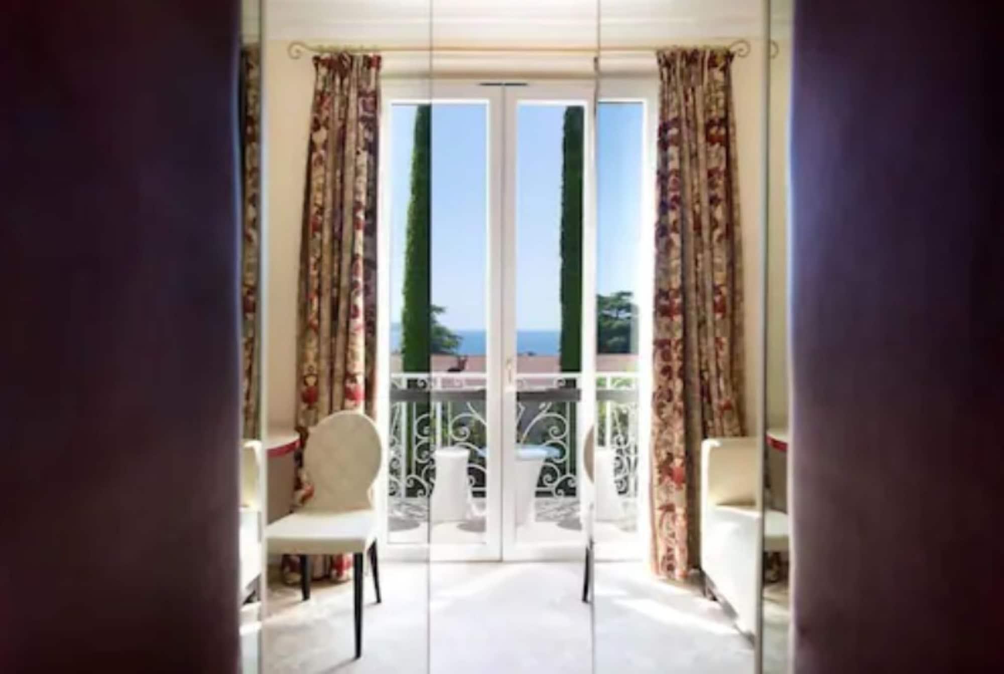 Chateau De La Tour Hotel 4*