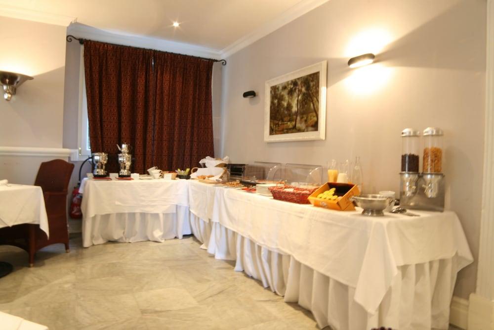 Hotel Chateau De La Tour 4*