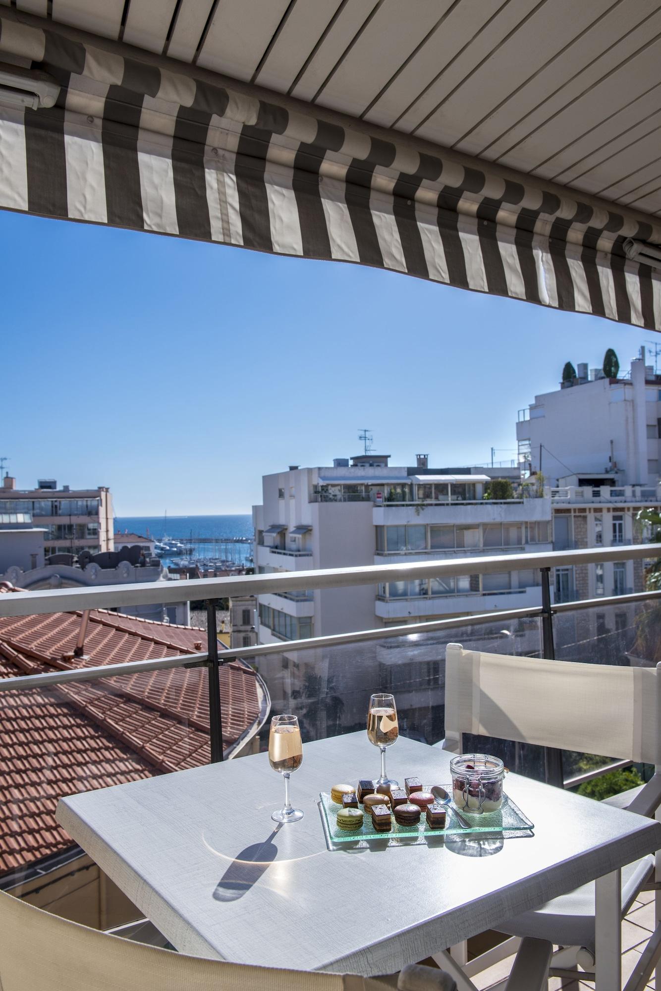 Staybridge - Centre By Ihg 4*