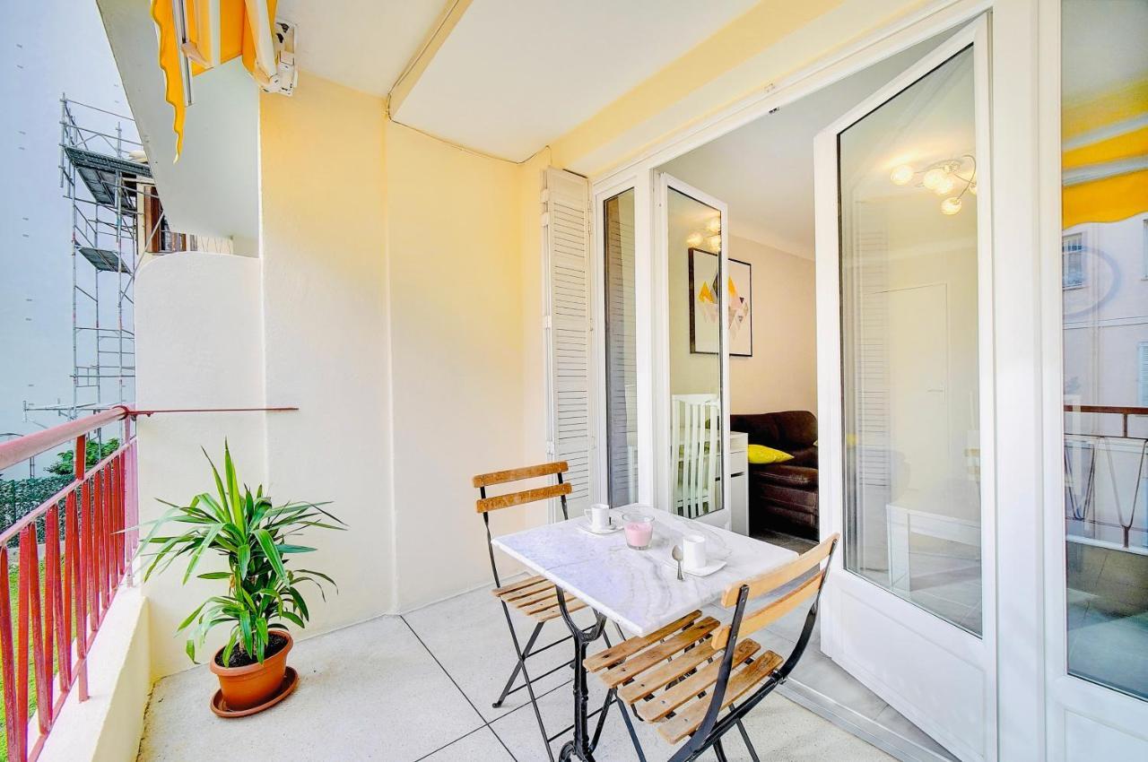 Apartment 2 Bedroom Luxury Flat With Balcony Center *