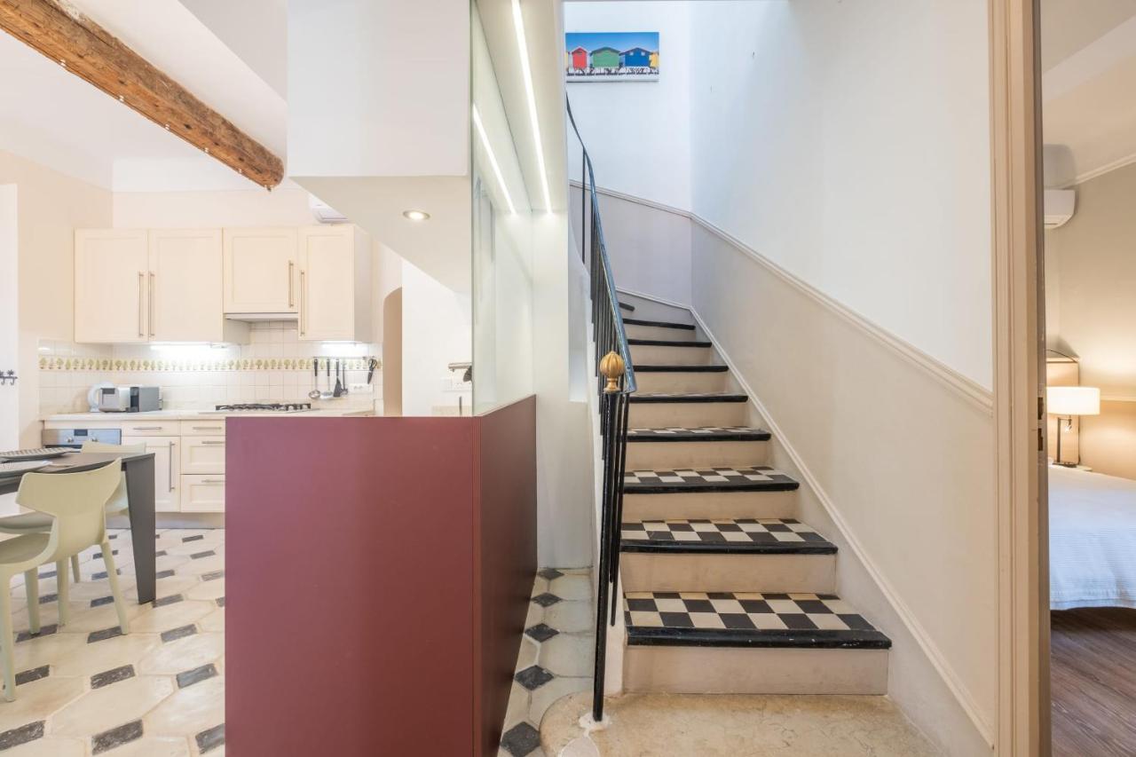Superb With Swimming Pool & Sauna Villa *