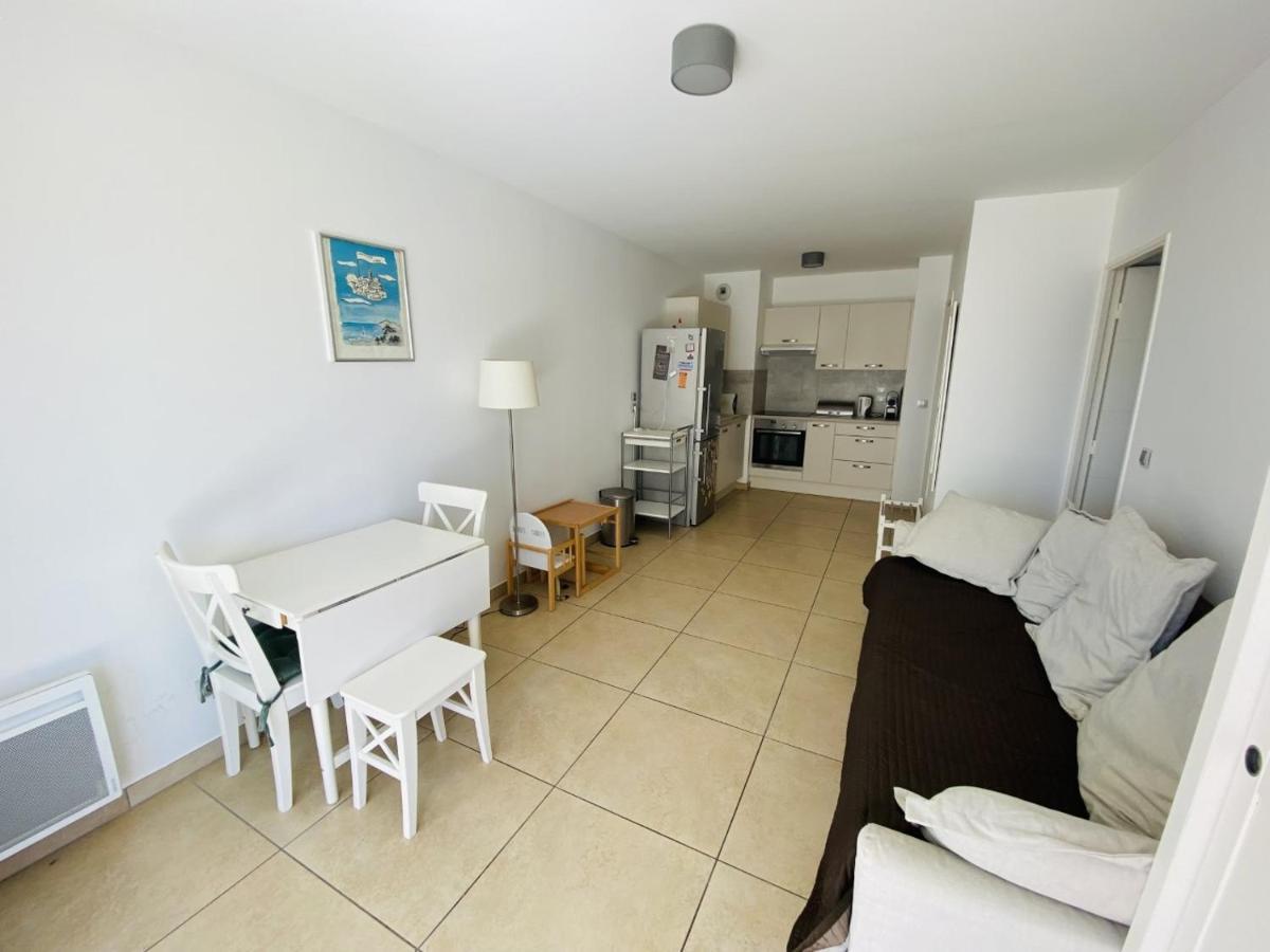 Val1- One Bedroom Center Apartment