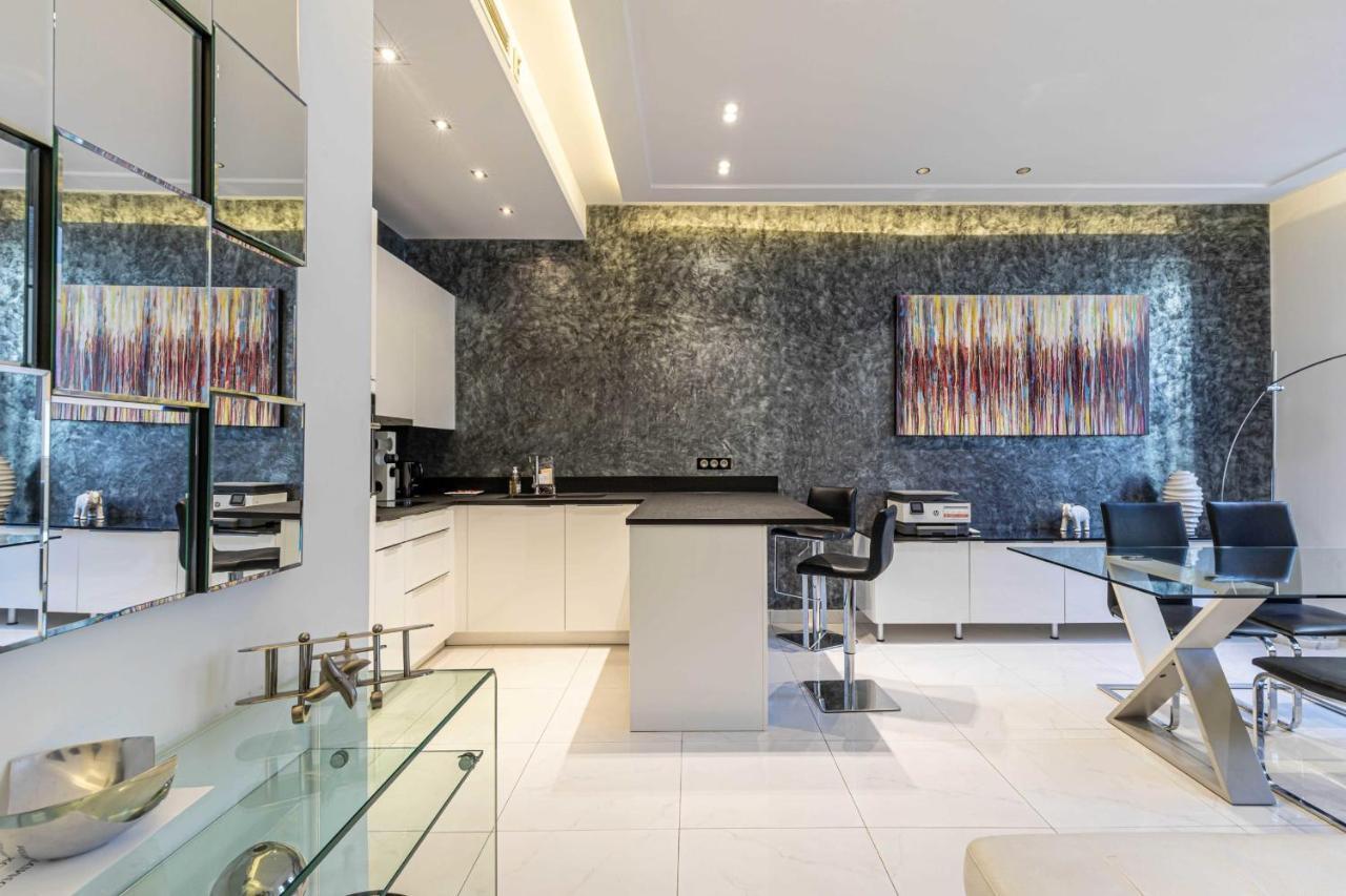 Large Renovated - Rue Hoche - Center Apartment