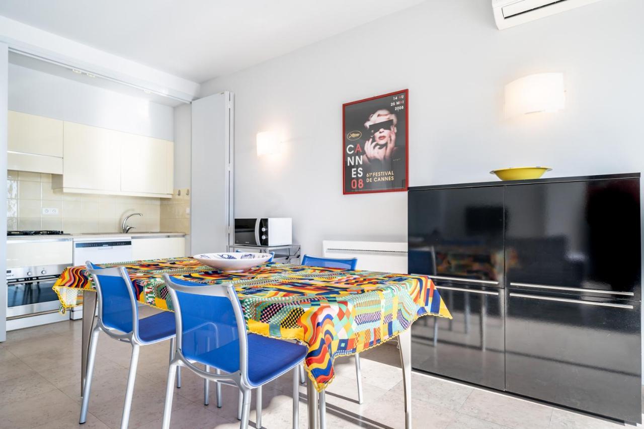 Palm Beach- Free Wifi- Parking- Sea View Apartment *
