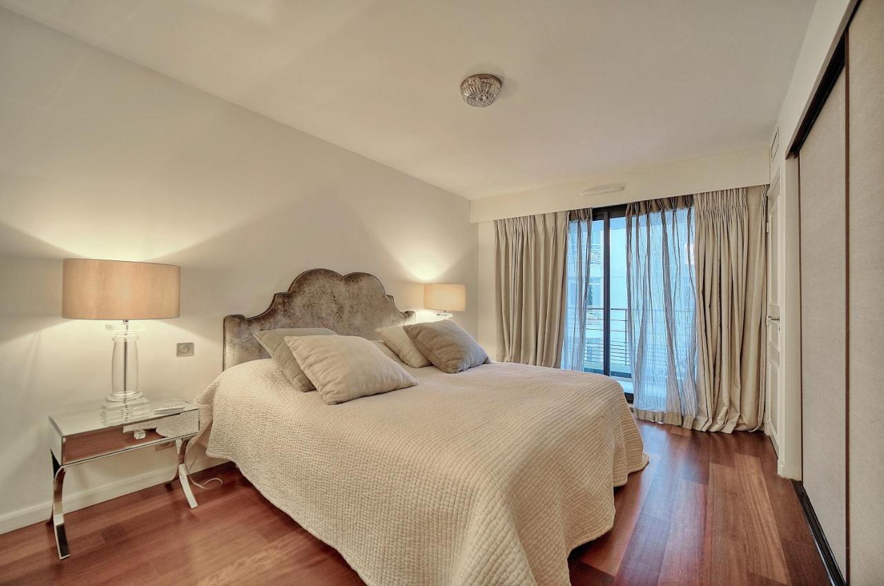 Carlton Riviera *