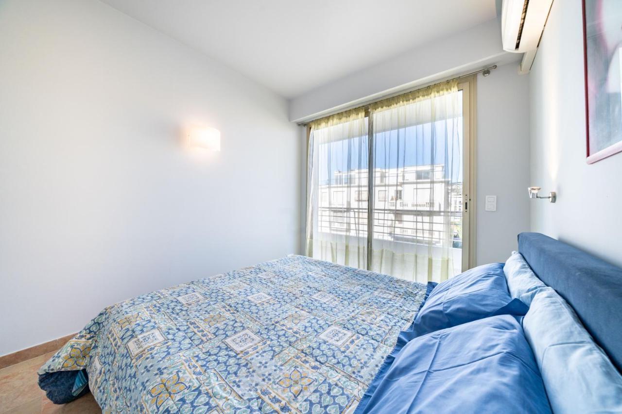 Palm Beach- Free Wifi- Parking- Sea View Apartment *