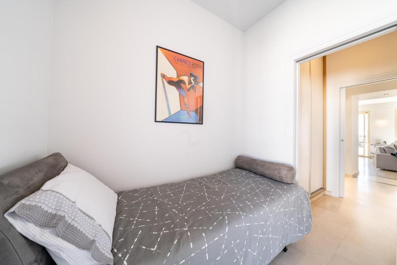 Palm Beach- Free Wifi- Parking- Sea View Apartment Cannes