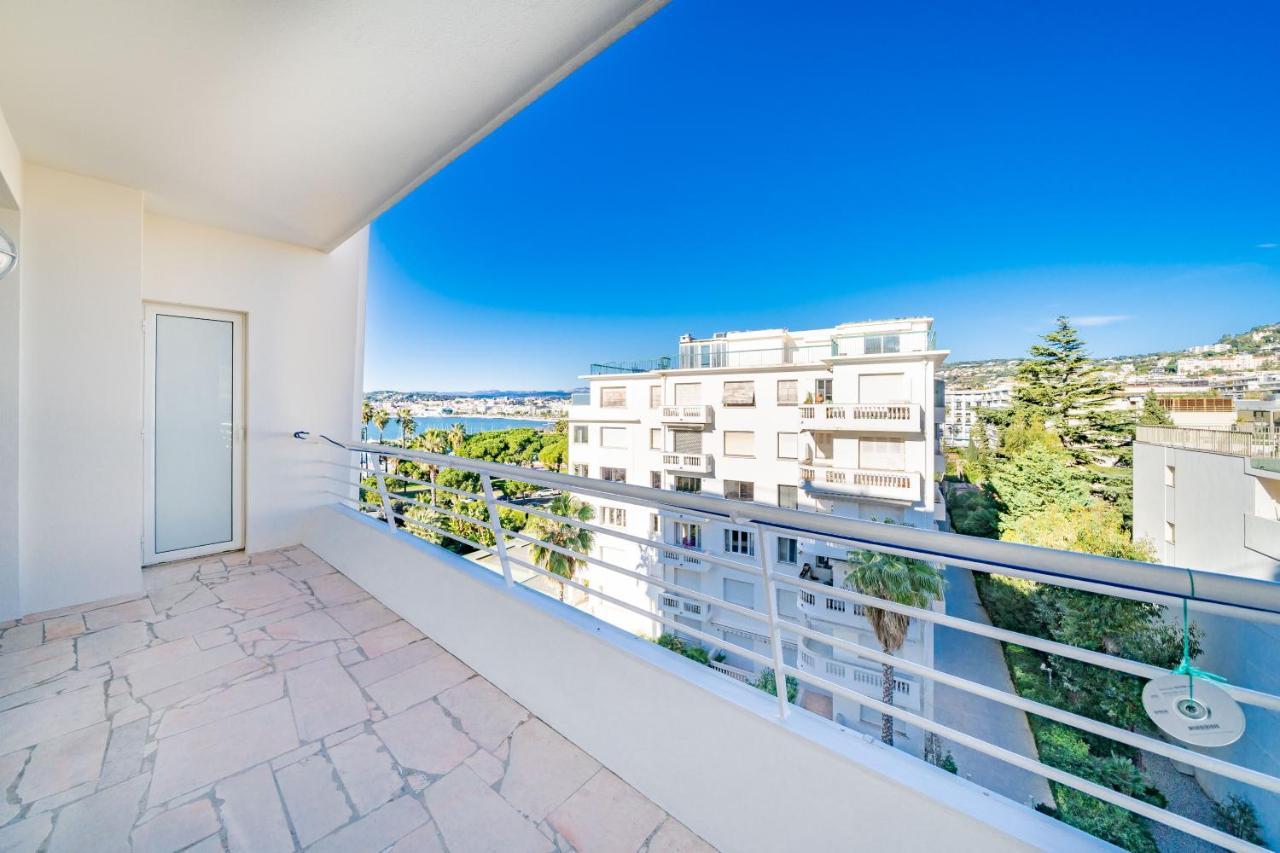 Palm Beach- Free Wifi- Parking- Sea View Apartment Cannes