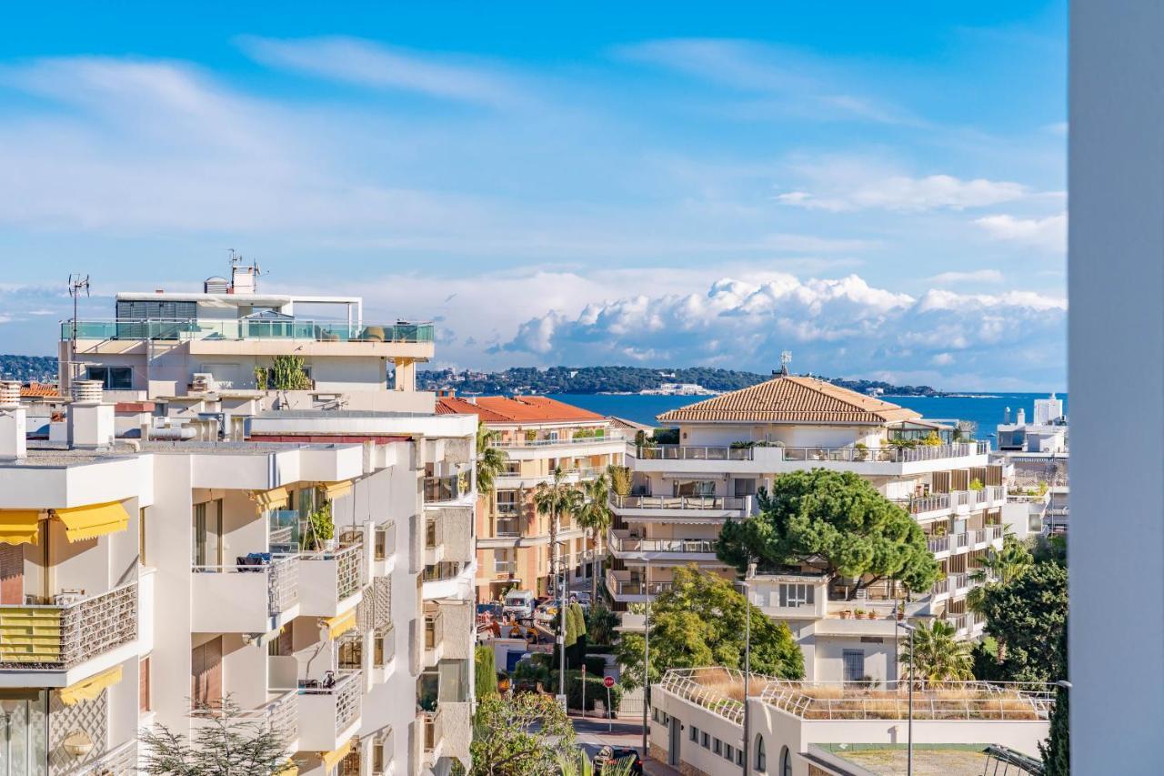 Palm Beach- Free Wifi- Parking- Sea View Apartment *