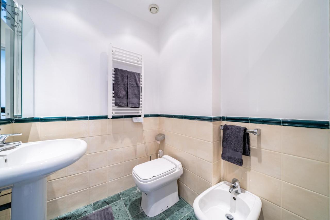 Palm Beach- Free Wifi- Parking- Sea View *