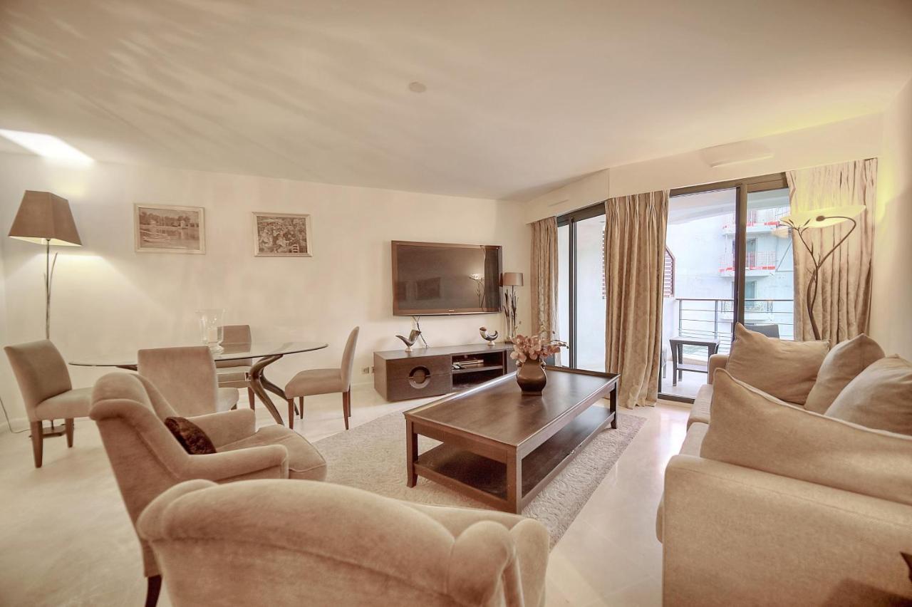 Carlton Riviera Apartment *