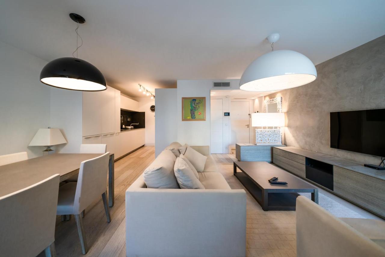 Carlton Riviera Apartment
