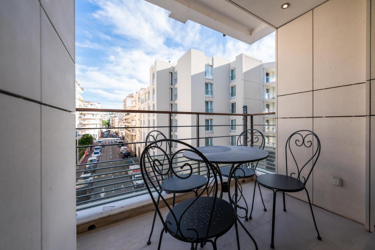 Carlton Riviera *